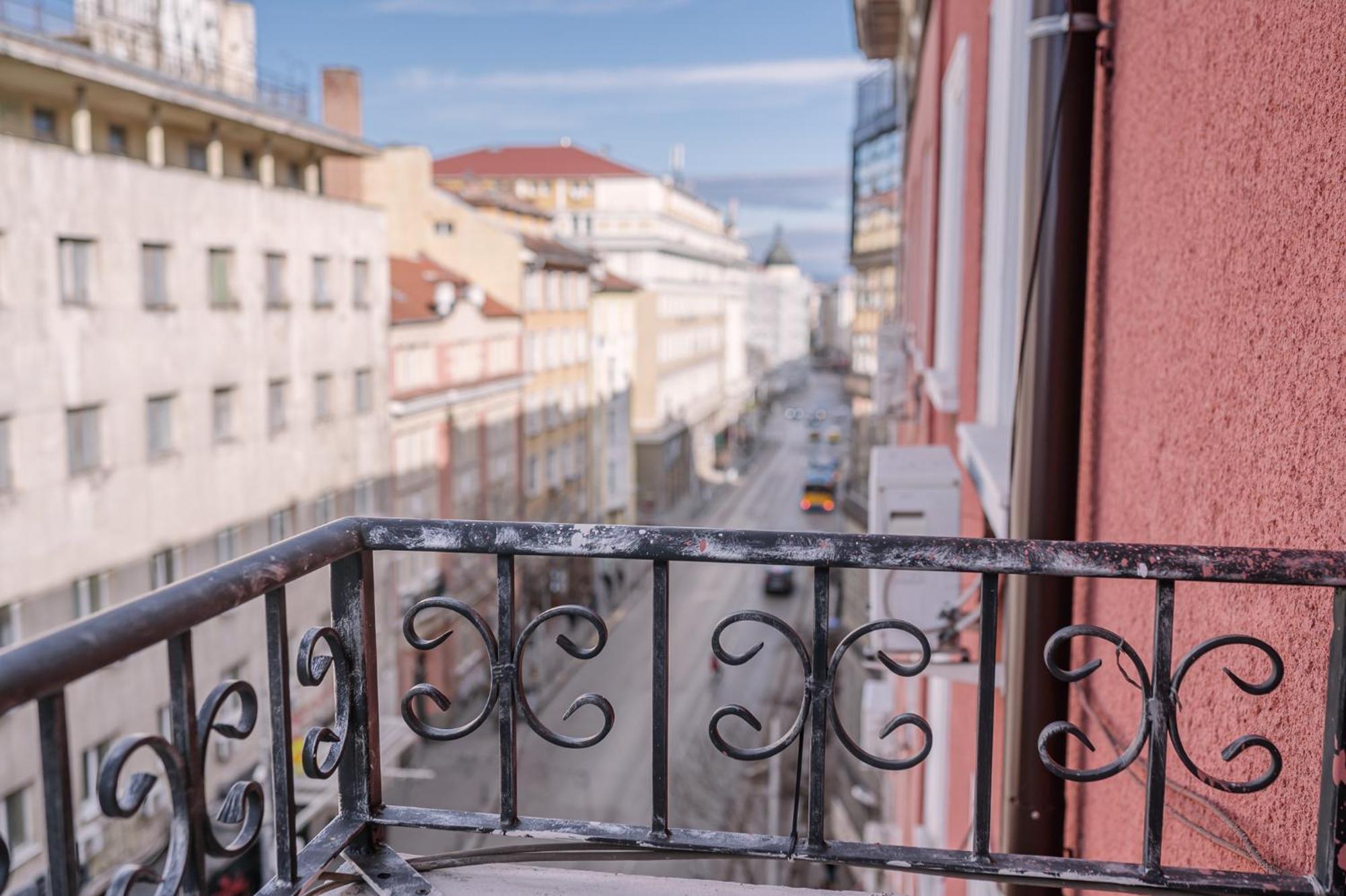 Slaveykov Sqr Urbanlux Topcentre 2bdr Free Parking Apartment